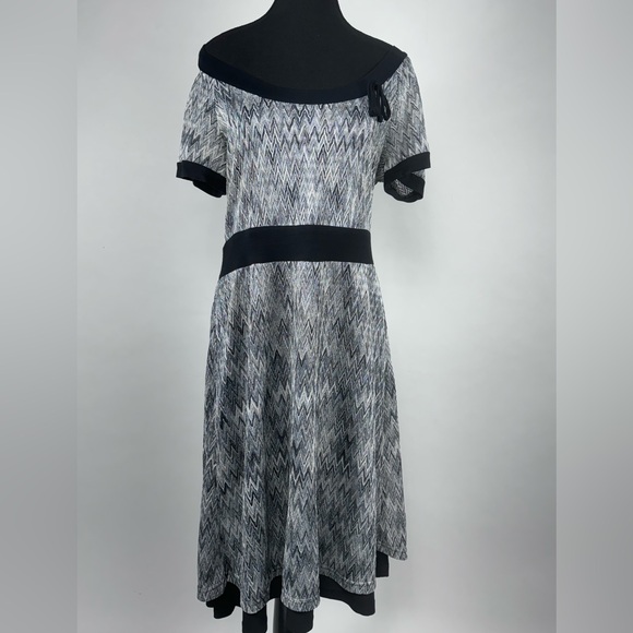 Black & White Mandala Design Dress - L - Picture 1 of 8